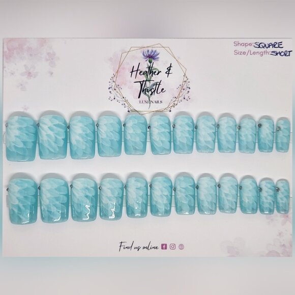 Heather & Thistle Luxe Press-On Nails - Blue Daisies - Short Square - Picture 1 of 2